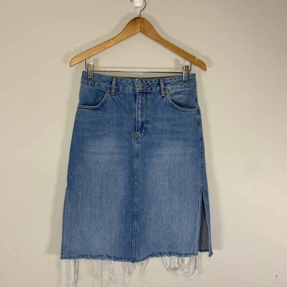 Topshop‎ Raw Hem Denim Mini Skirt Light Wash Blue - Size 6